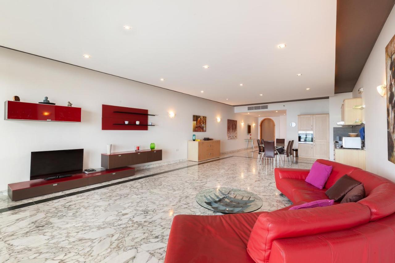Spacious Seafront Apt With Living, Sofa, Wifi & Ac By 360 Estates Слима Экстерьер фото