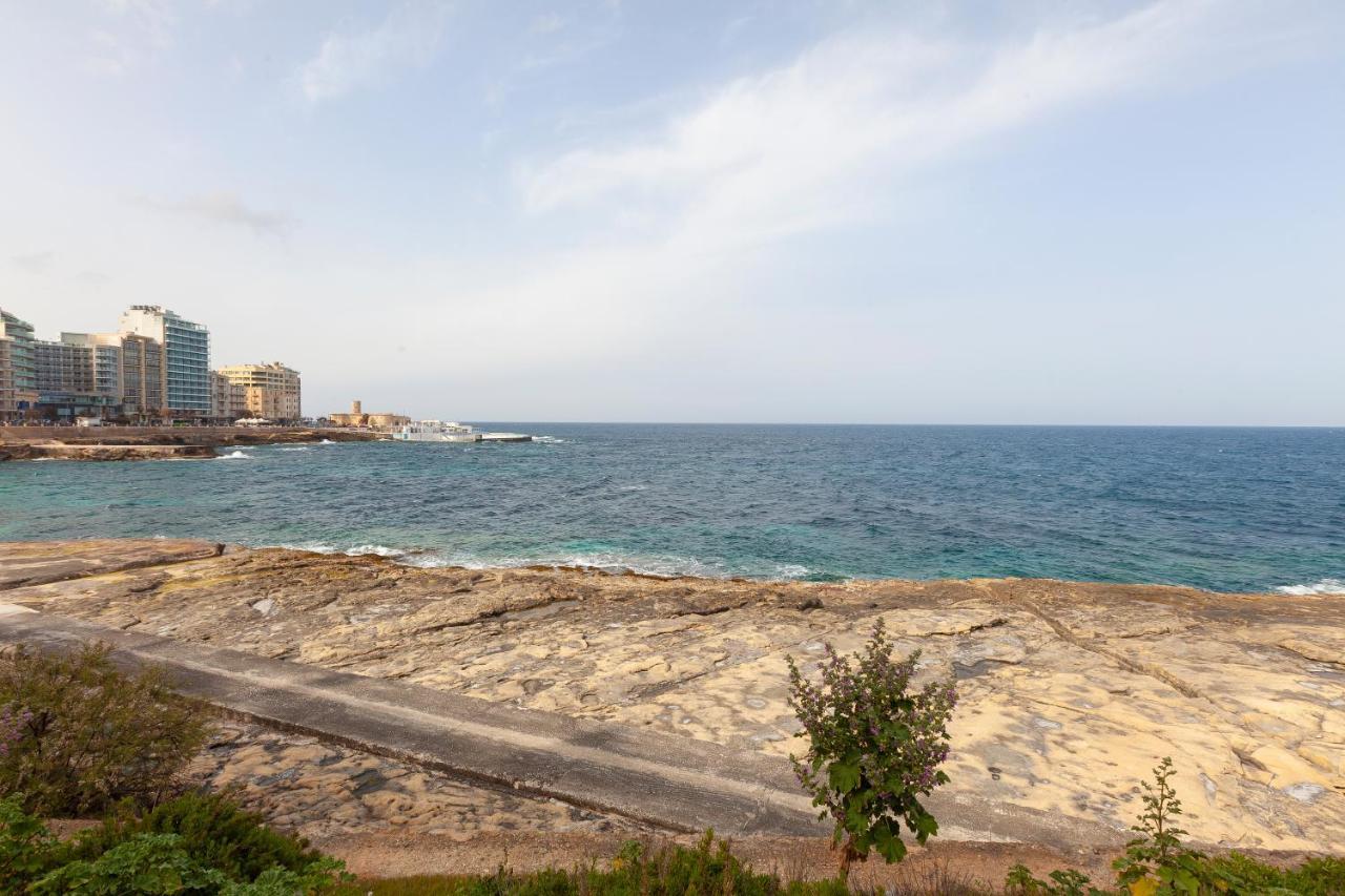Spacious Seafront Apt With Living, Sofa, Wifi & Ac By 360 Estates Слима Экстерьер фото