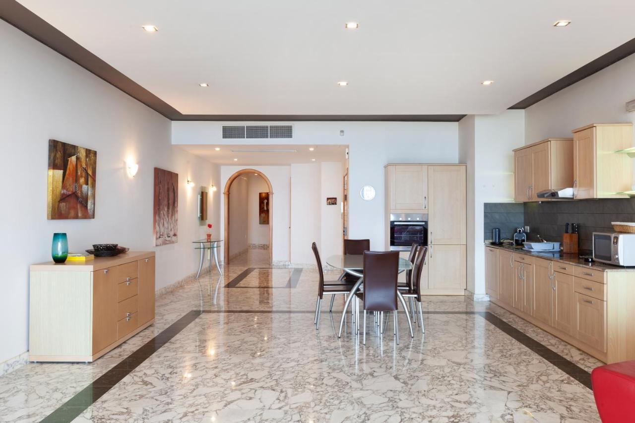 Spacious Seafront Apt With Living, Sofa, Wifi & Ac By 360 Estates Слима Экстерьер фото