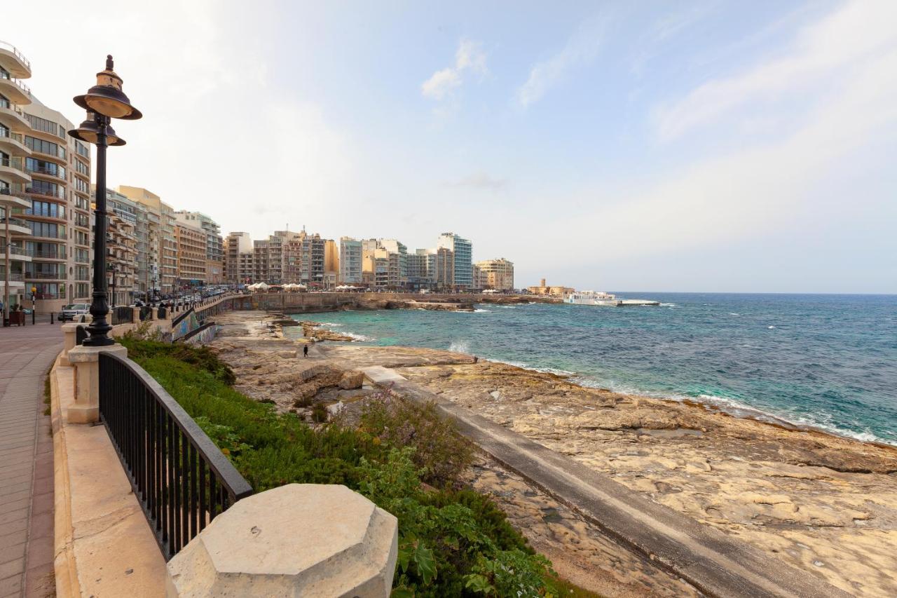 Spacious Seafront Apt With Living, Sofa, Wifi & Ac By 360 Estates Слима Экстерьер фото
