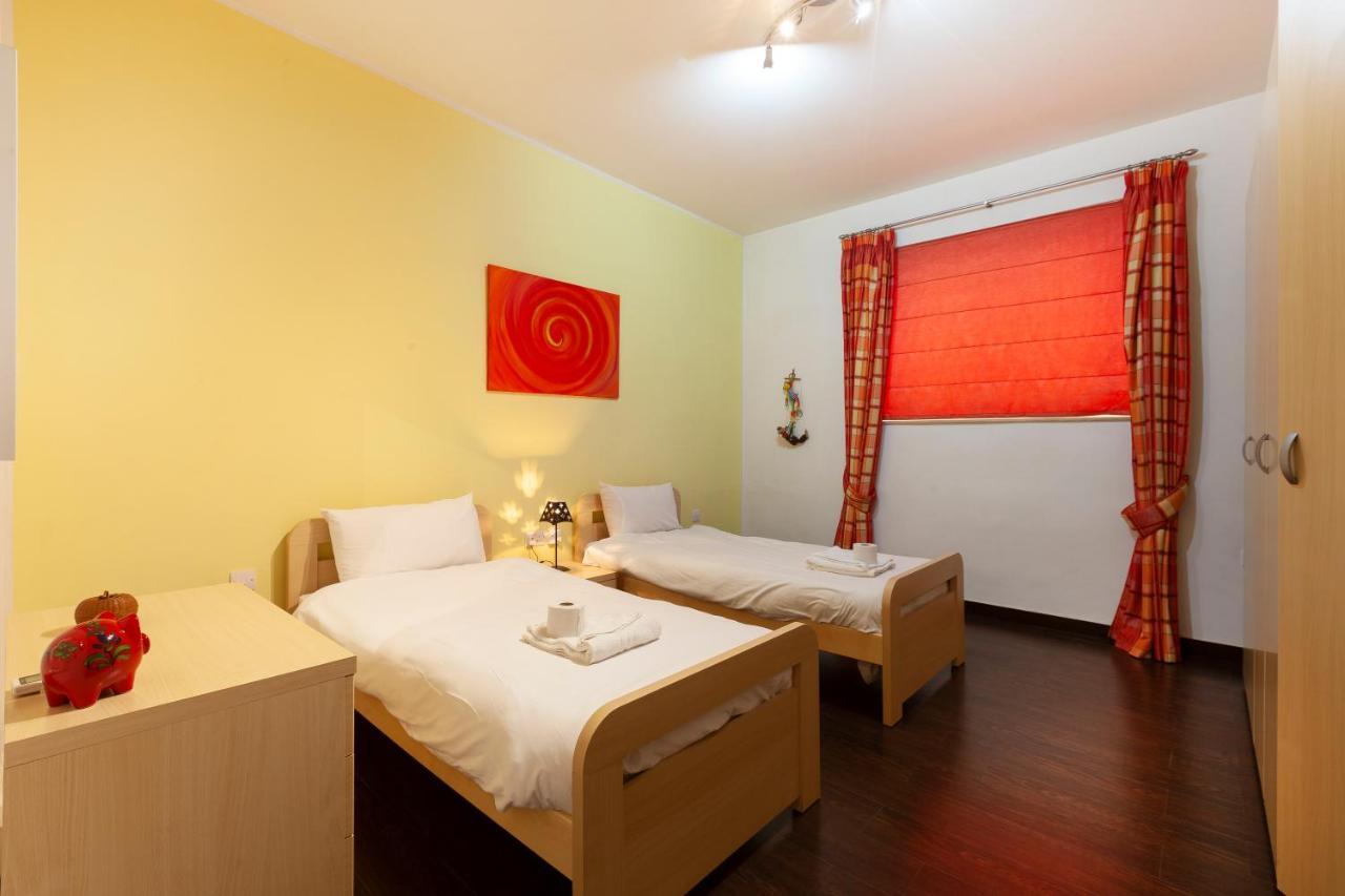 Spacious Seafront Apt With Living, Sofa, Wifi & Ac By 360 Estates Слима Экстерьер фото