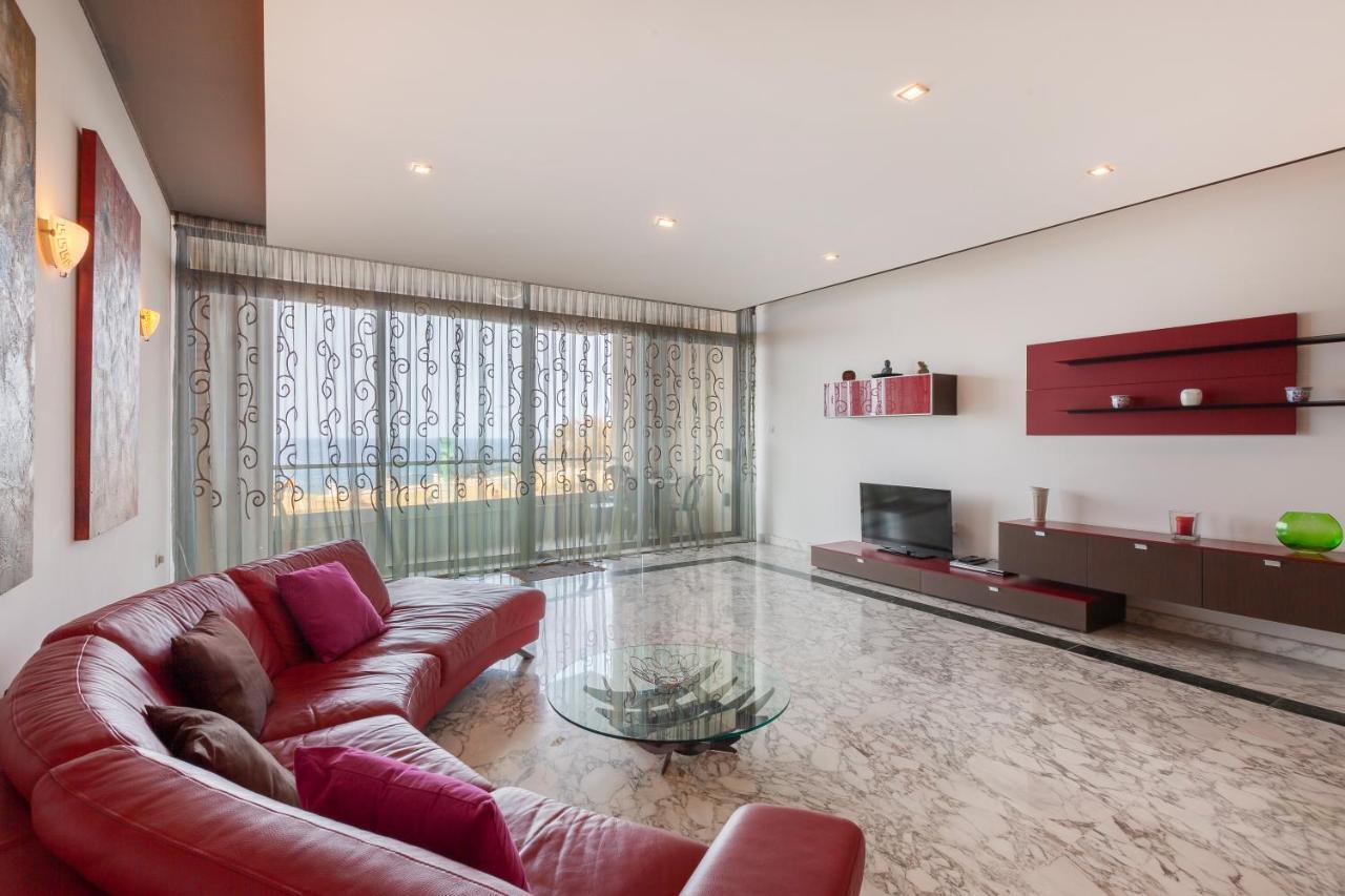 Spacious Seafront Apt With Living, Sofa, Wifi & Ac By 360 Estates Слима Экстерьер фото