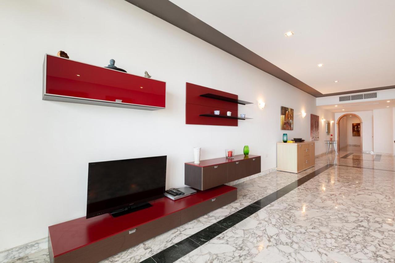 Spacious Seafront Apt With Living, Sofa, Wifi & Ac By 360 Estates Слима Экстерьер фото
